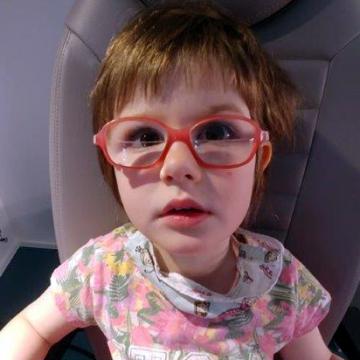 Dětská pacientka po brýlové korekci