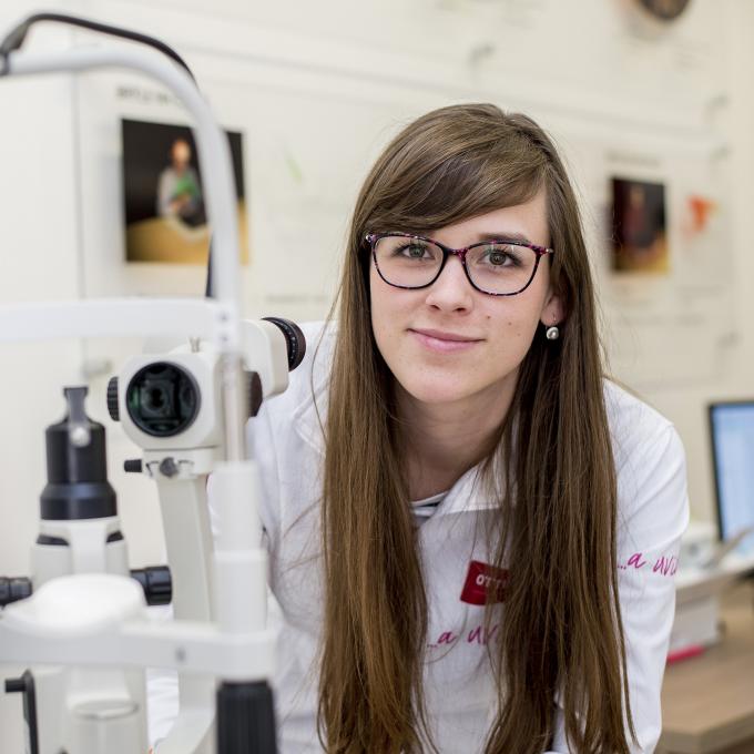Andrea Kolínková, Mgr. - optometristka Centra oční a estetické medicíny Ottlens v optometrické vyšetřovně