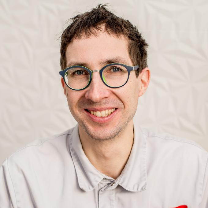 František Hudaň - optometrista Centra oční a estetické medicíny Ottlens ve vyšetřovně optometrie