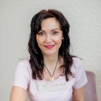 Ivana Nimmerrichterová - vrchní sestra Centra oční a estetické medicíny Ottlens při práci v sesterně