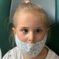 Dětská pacientka před brýlovou korekcí