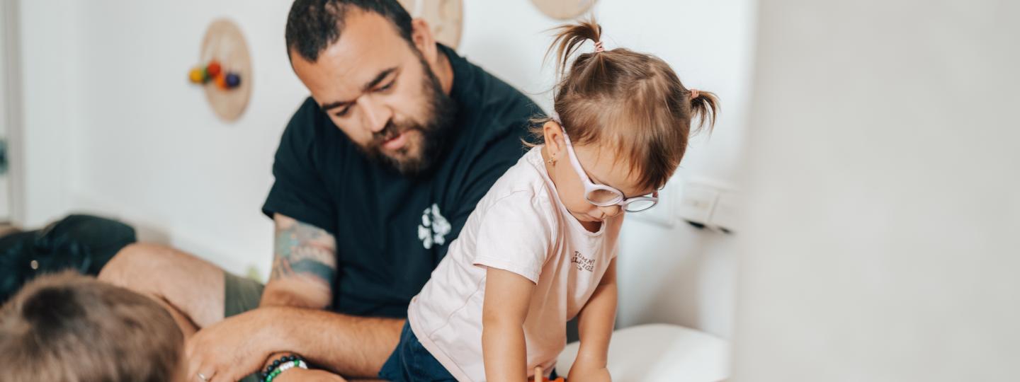 Dětský pacient oční ordinace Ottlens s tatínkem